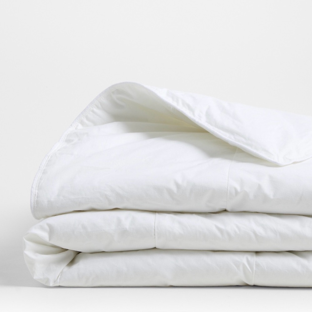Crate & Barrel King White Down Alternative Comforter - Classic Medium Weight